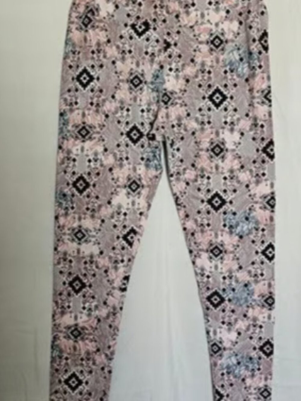 LuLaRoe Leggings Size: TC (Tall & Curvy)